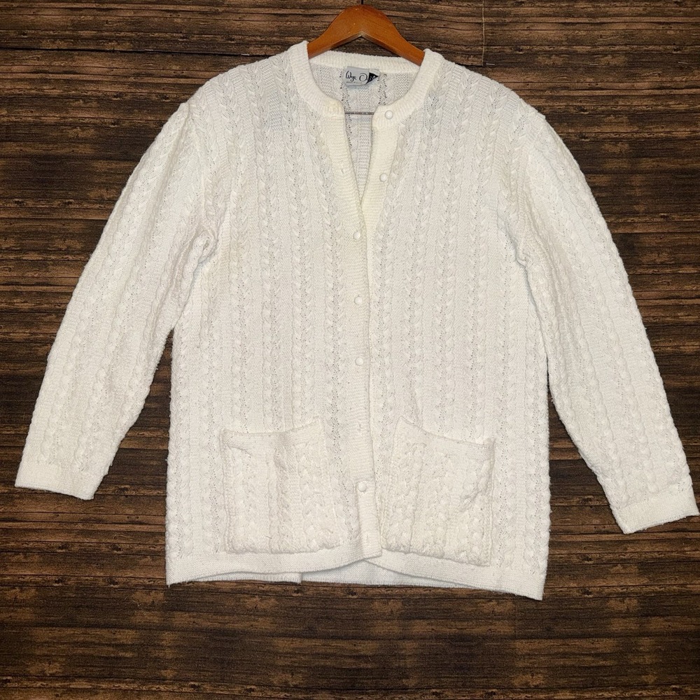 Vintage Wye Oaks Cable Knit Women's White Cardigan With Pockets
